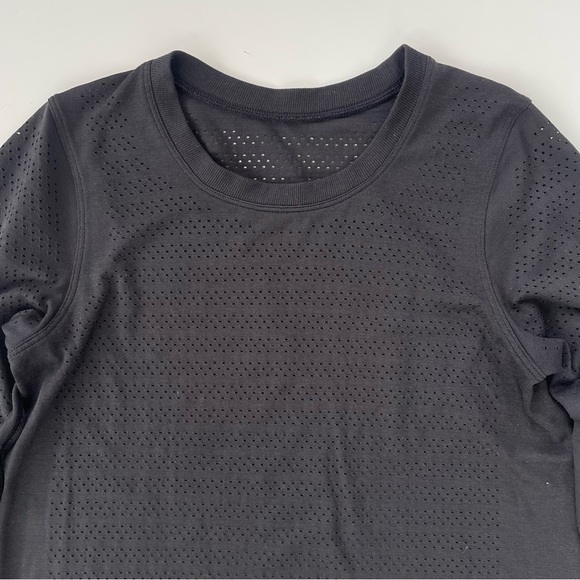 Lululemon Women's Black Breeze By Long Sleeve Mesh Top Active Athletic Size 4* - Picture 4 of 8